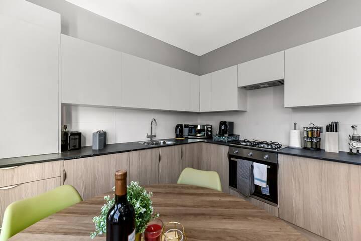 Cozy Battersea apartment Sleep 53