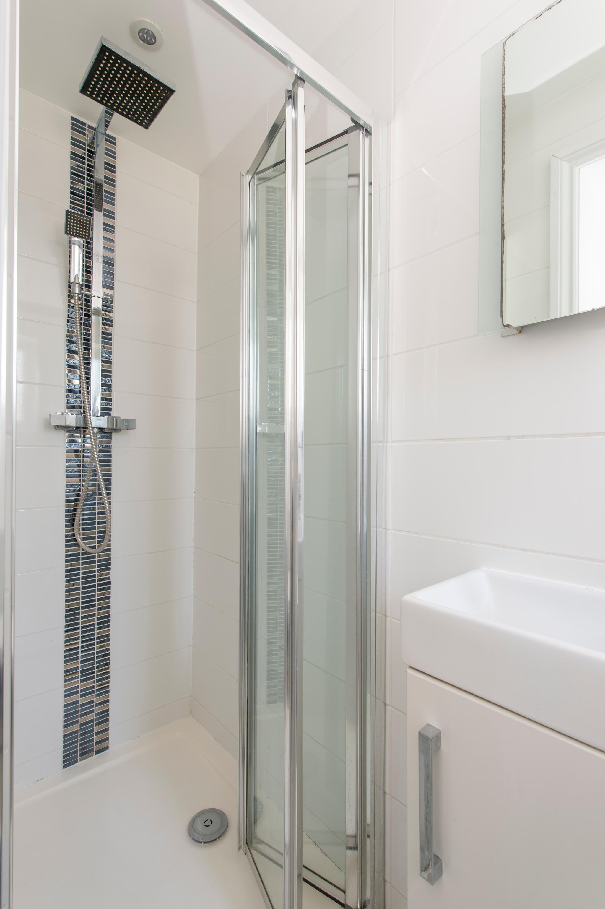 Ealing Gem 3 Bath, 2 En-Suite Flat w/Parking6
