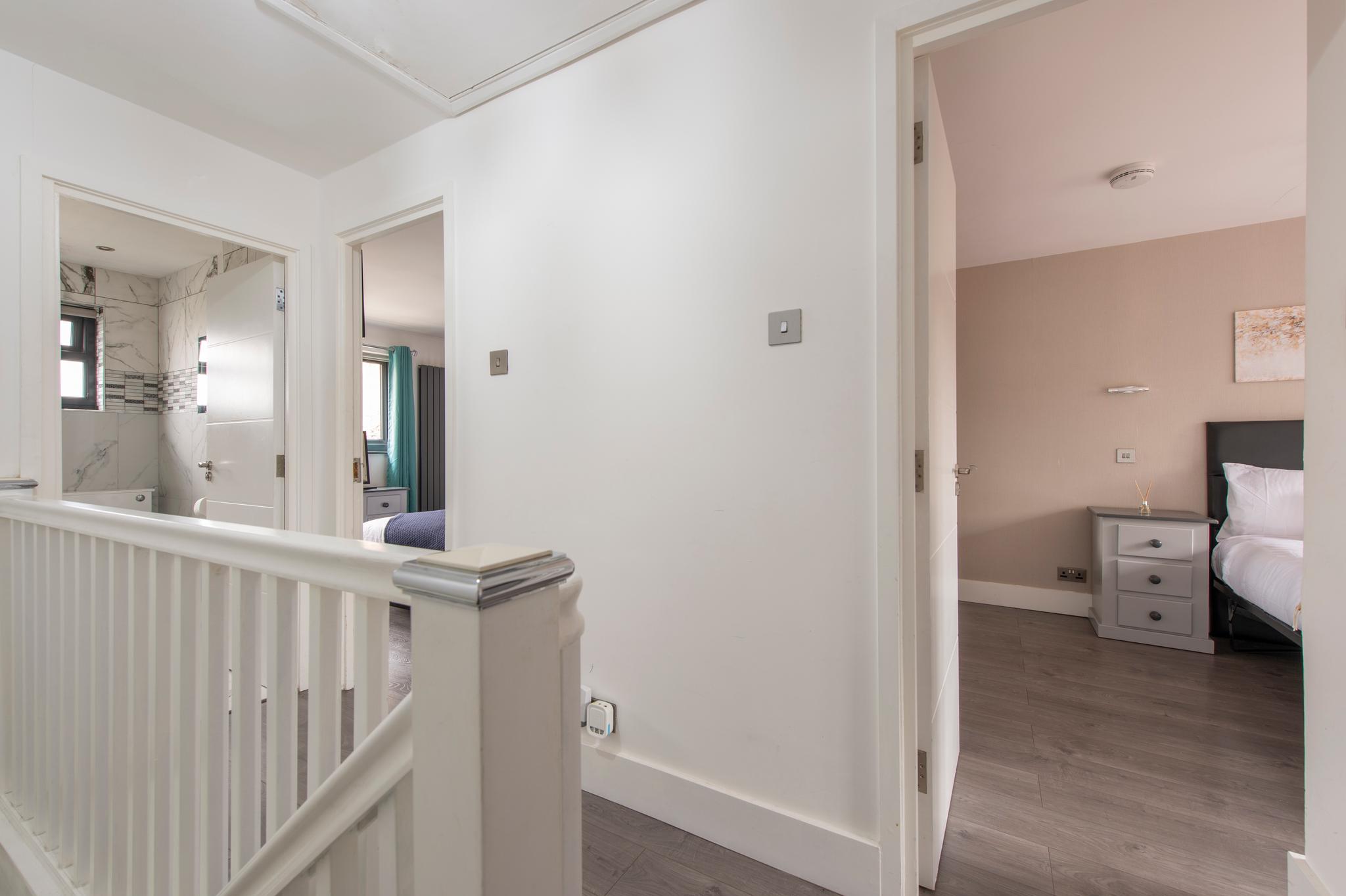 Peckham Large 2 Bath Home w/ Parking & Garden3