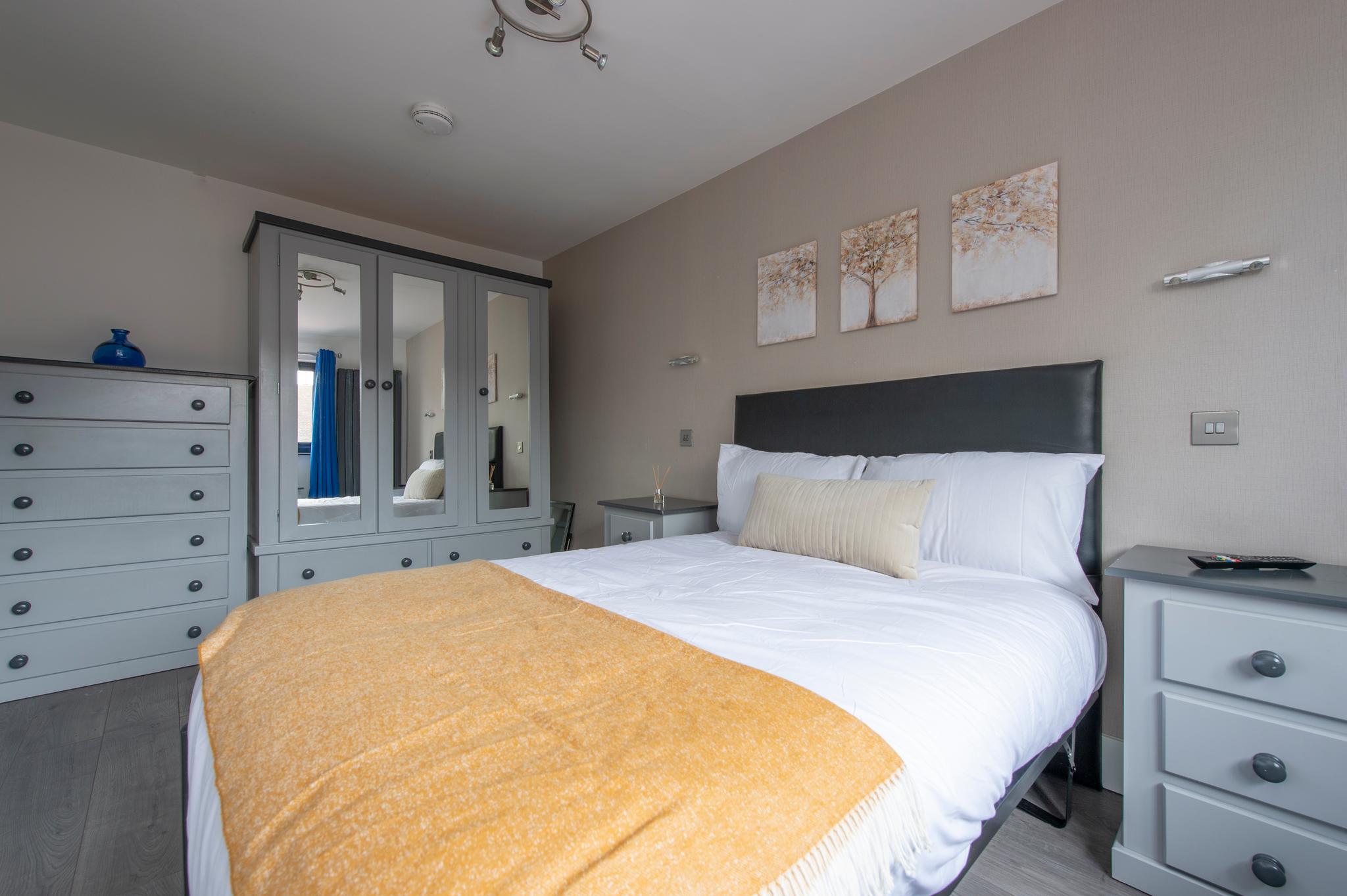 Peckham Large 2 Bath Home w/ Parking & Garden1