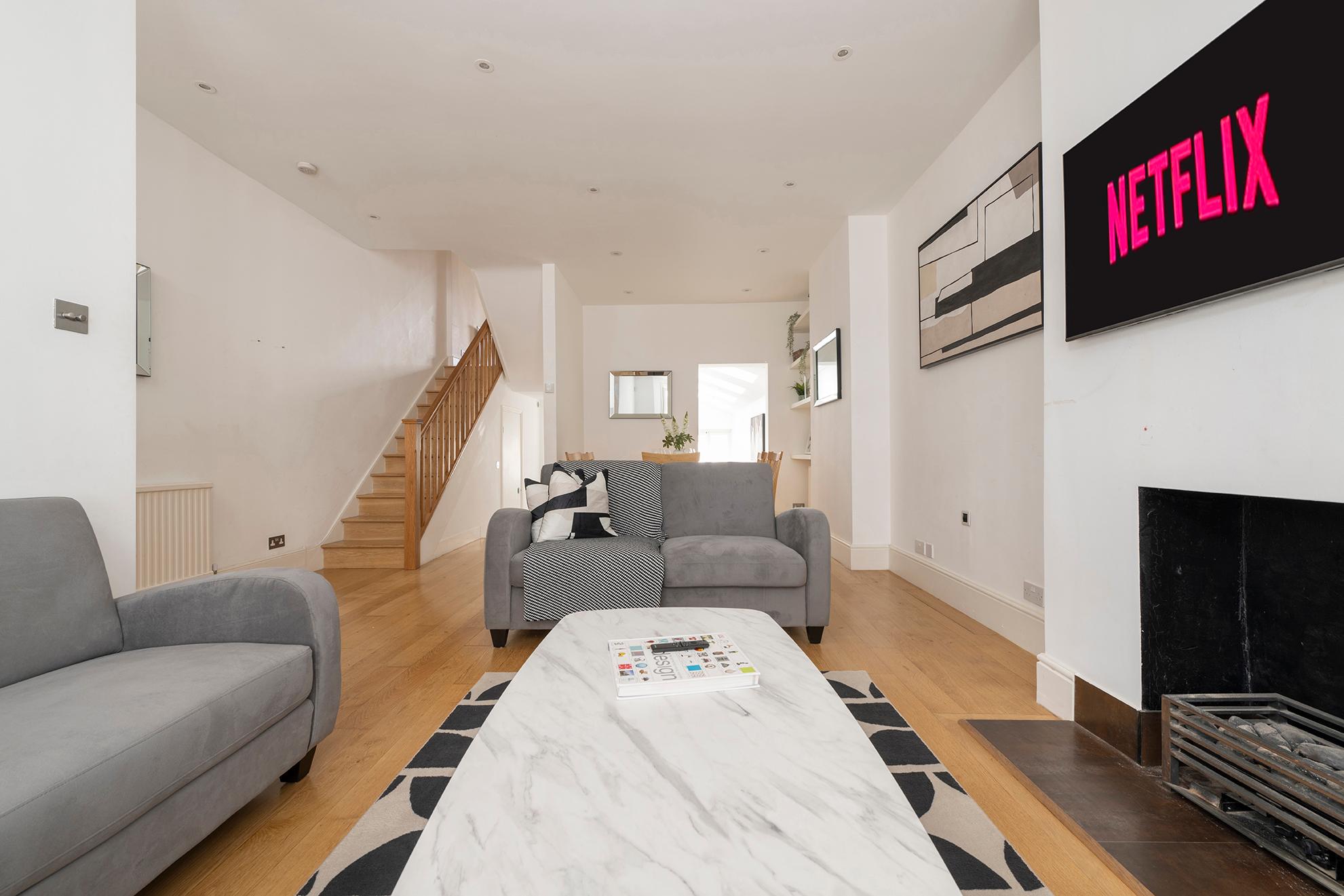 Fulham Spacious & Luxe House w/ Parking & Garden4