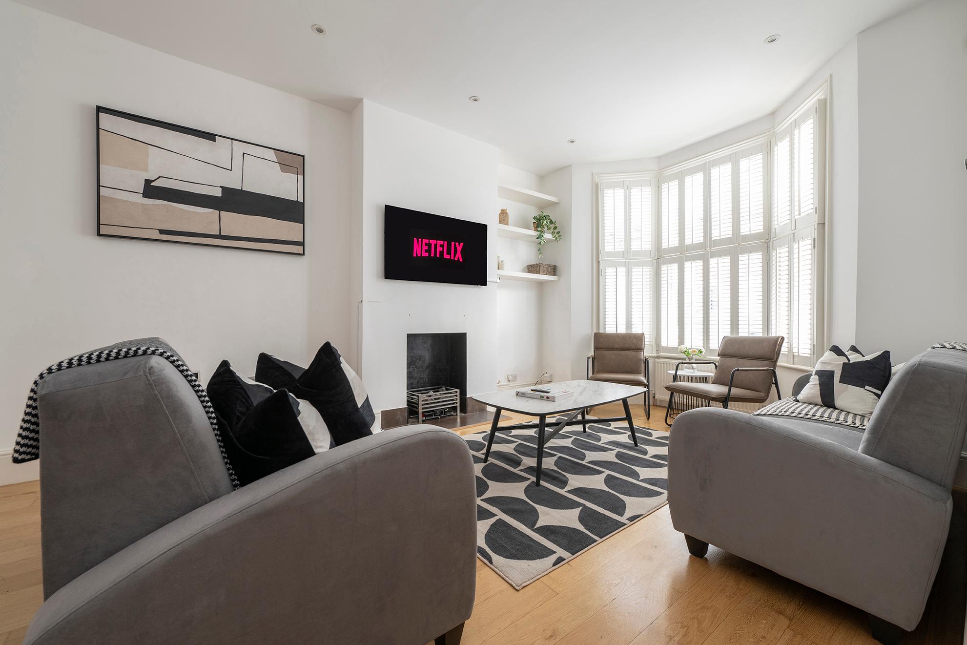 Fulham Spacious & Luxe House w/ Parking & Garden1