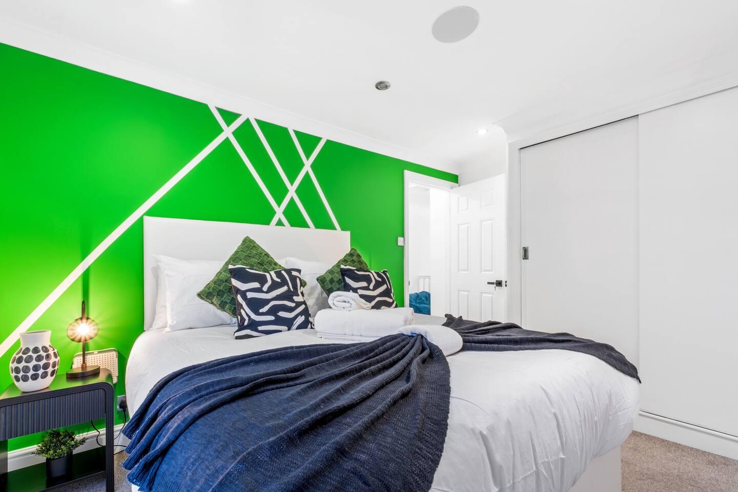 3 bed trendy Vibe House in Earls court Kensington1
