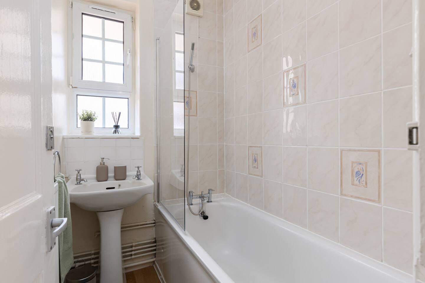 Zone 2 Central Cosy Apartment4