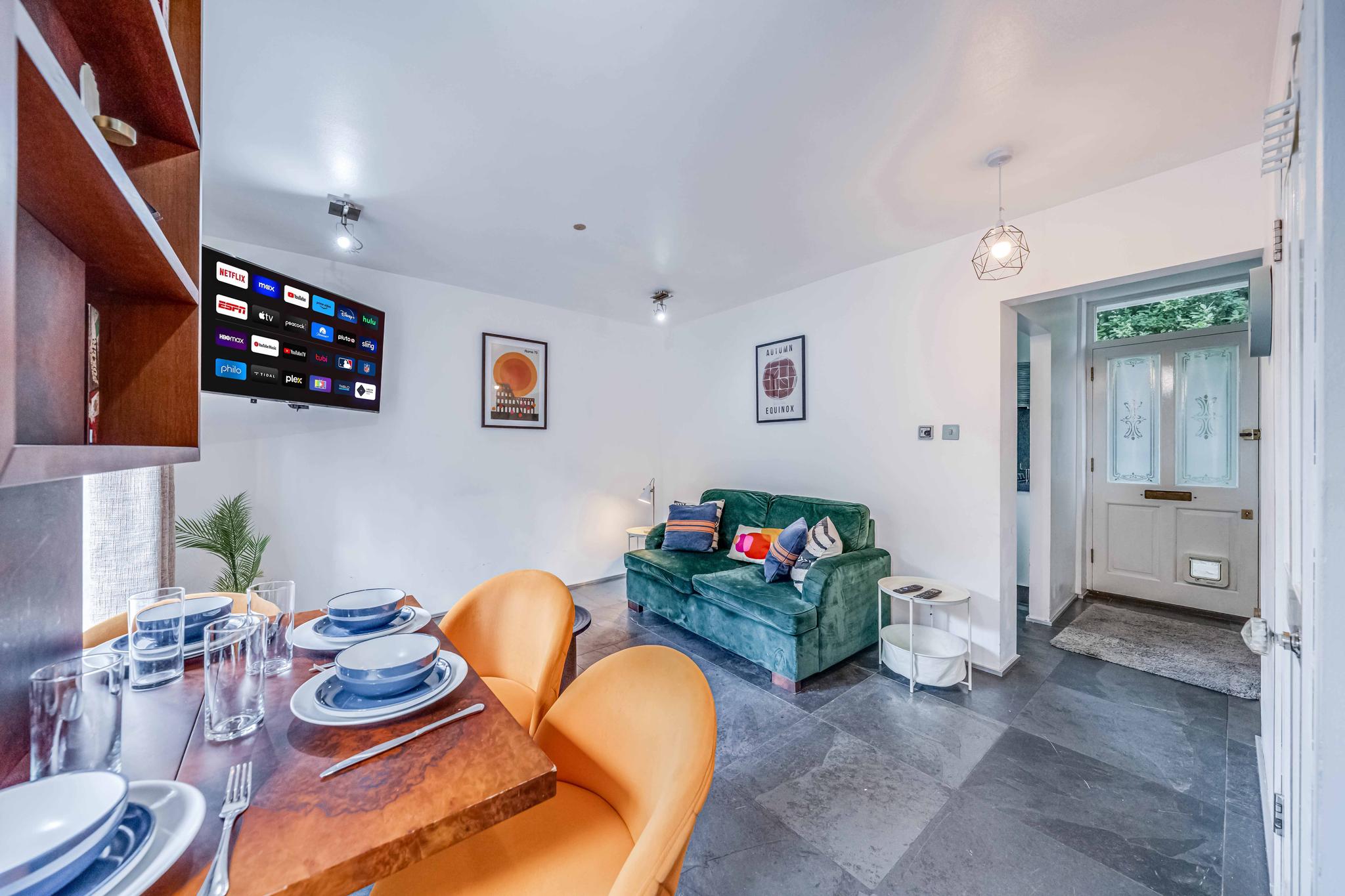 Stepney Green Gated Area w/ Parking & Garden3