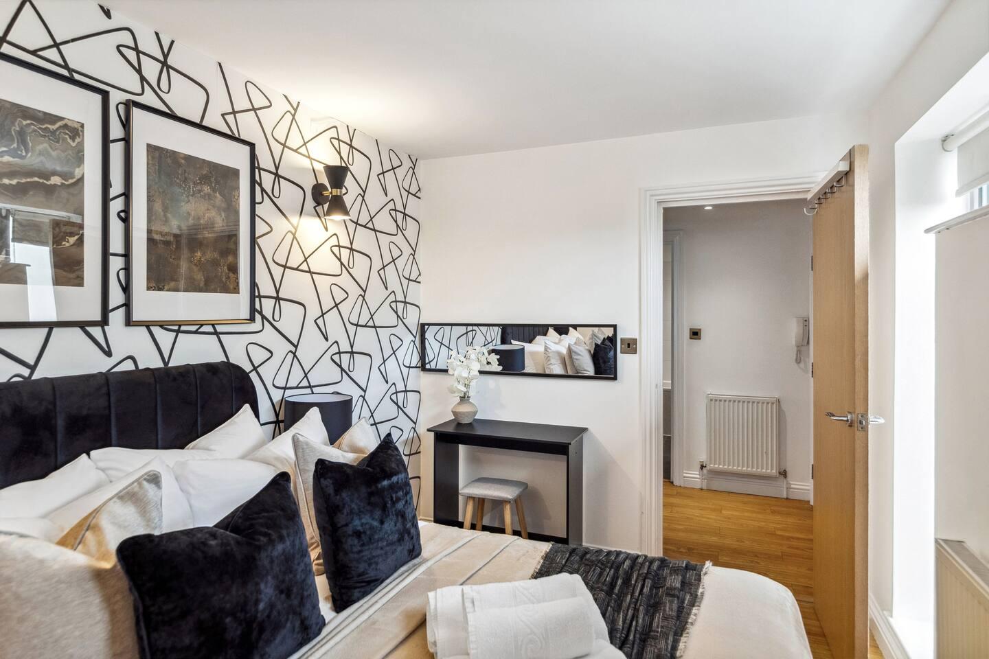 2 Bed Next River Thames fast Access Central London2