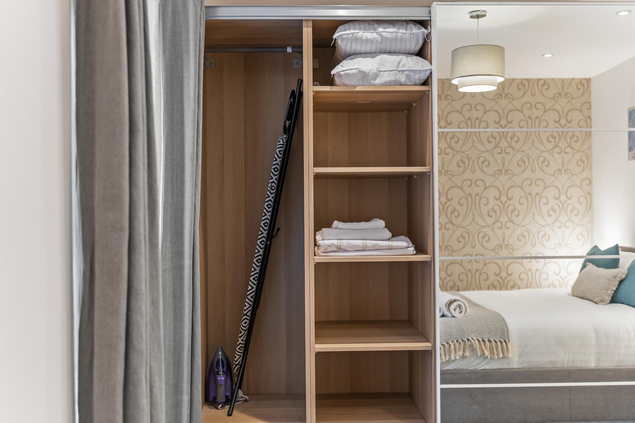 Spacious & Modern 2 Bed Apt2