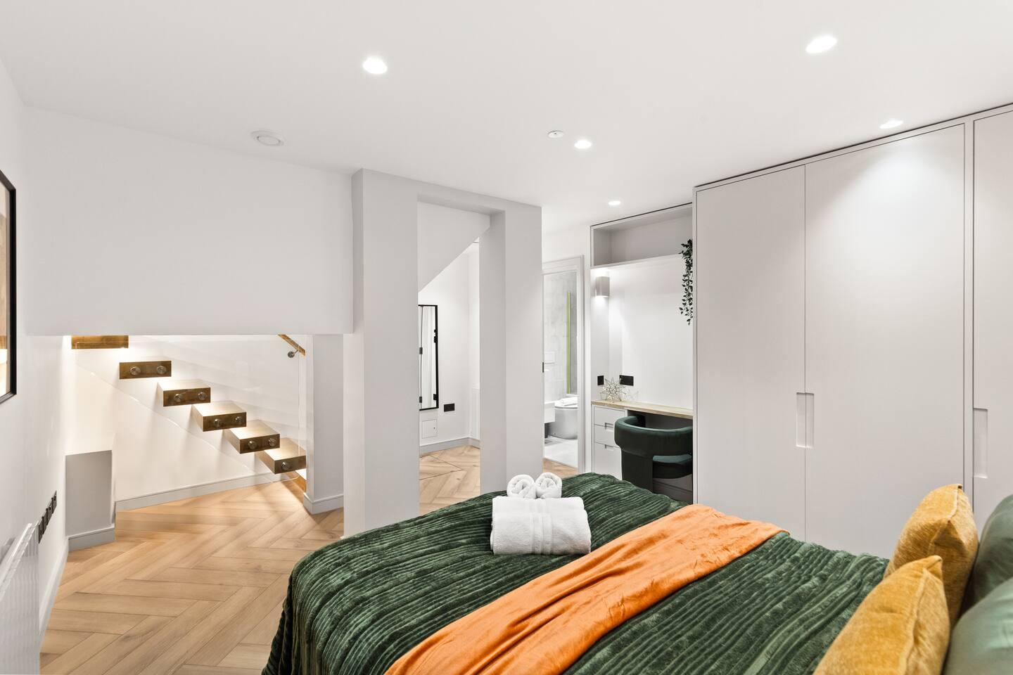 Luxe Duplex Apartment Fulham With Outdoor Patio3