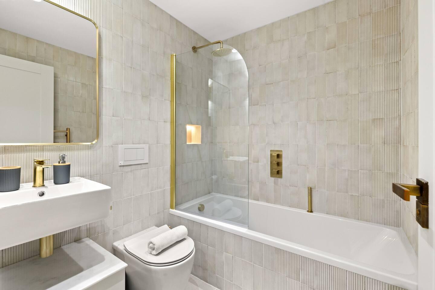 Luxe Duplex Apartment Fulham With Outdoor Patio6