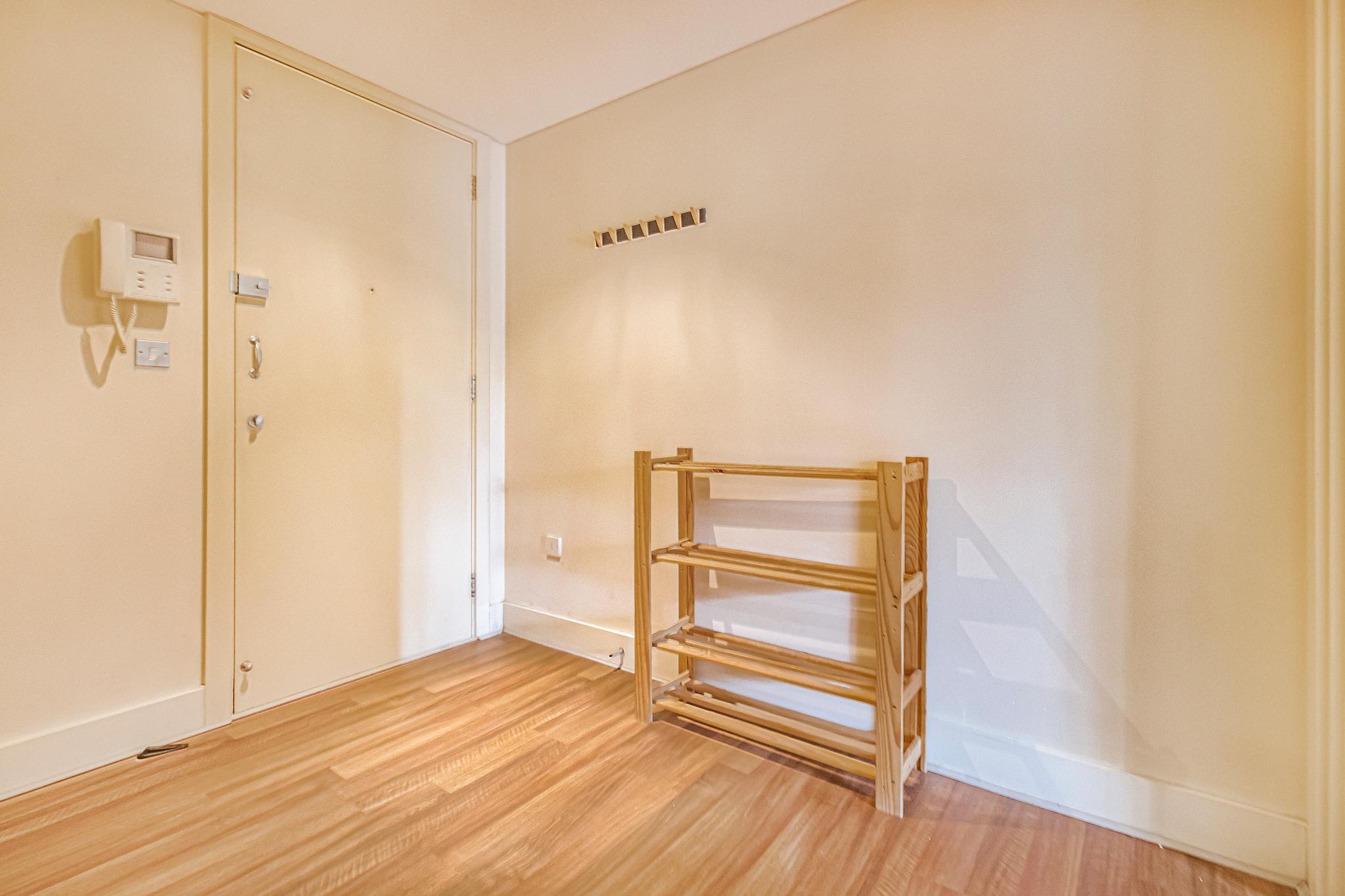 Bright 1-Bedroom Apartment in E145