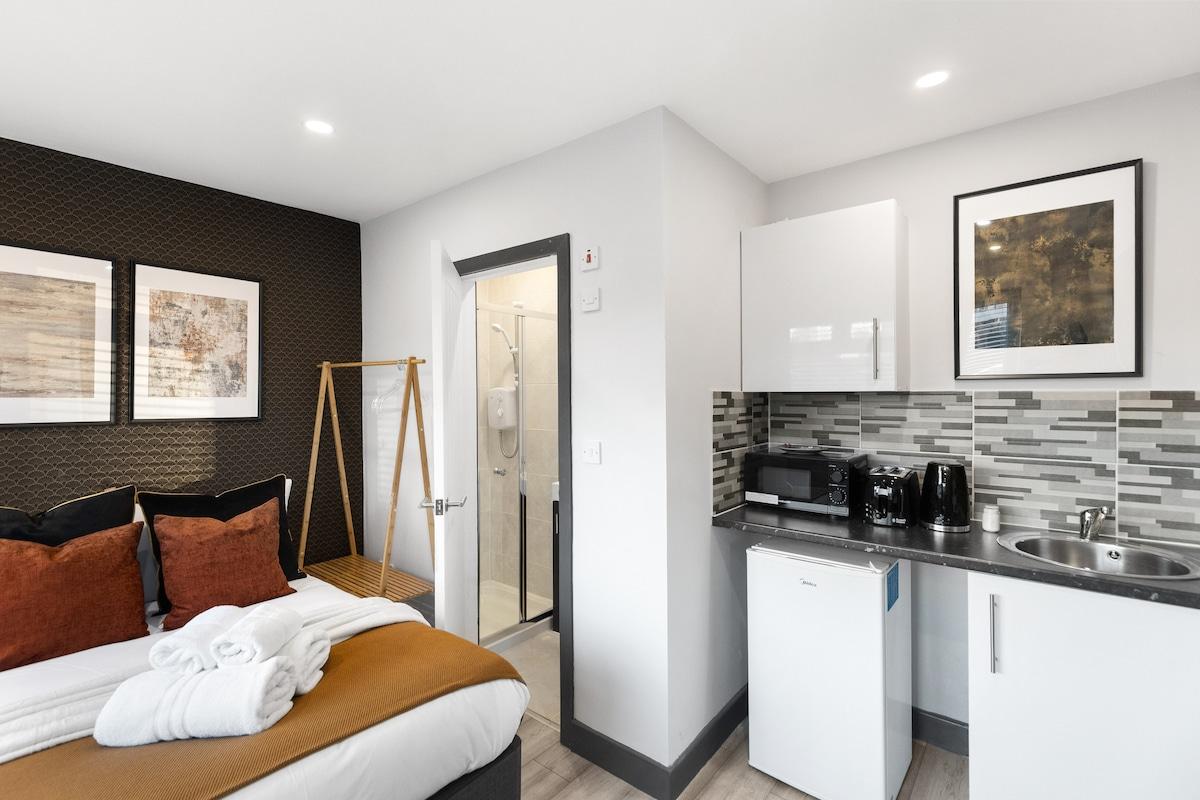 Comfy Room + Parking Fast Access to Central London1