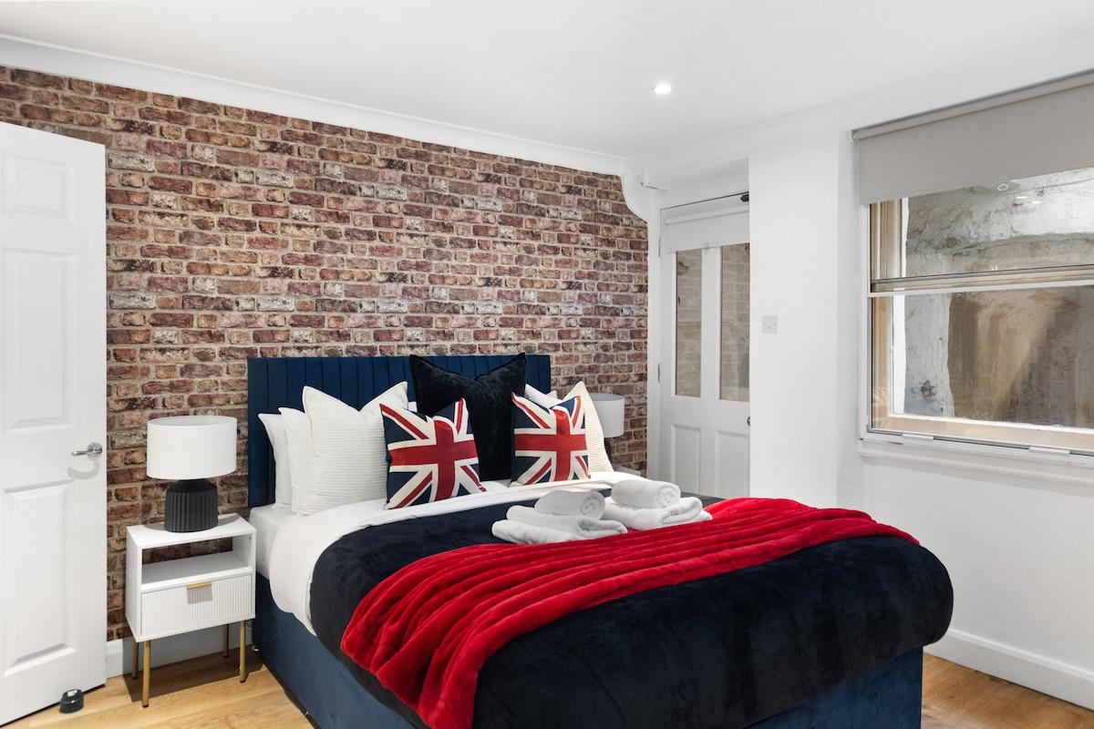 Trendy Split Level Apartment Shepherd Bush +Garden1