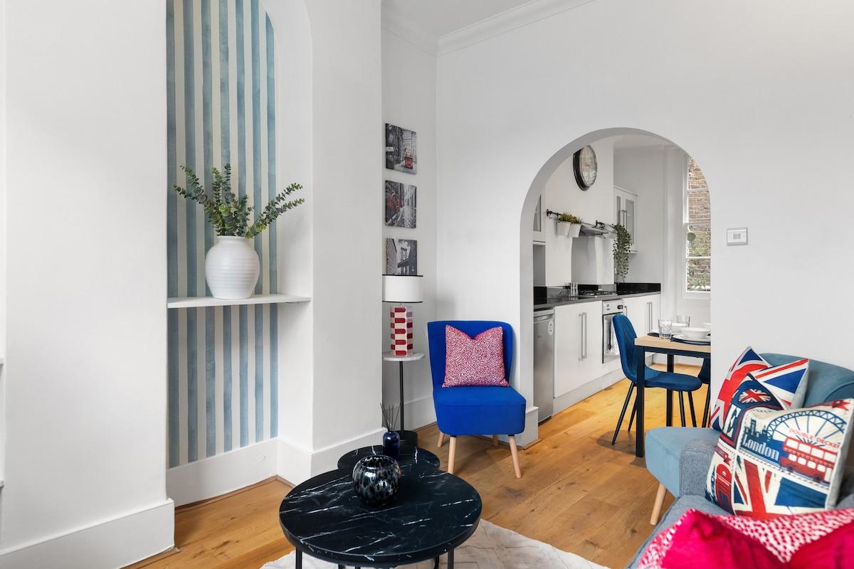 Trendy Split Level Apartment Shepherd Bush +Garden5