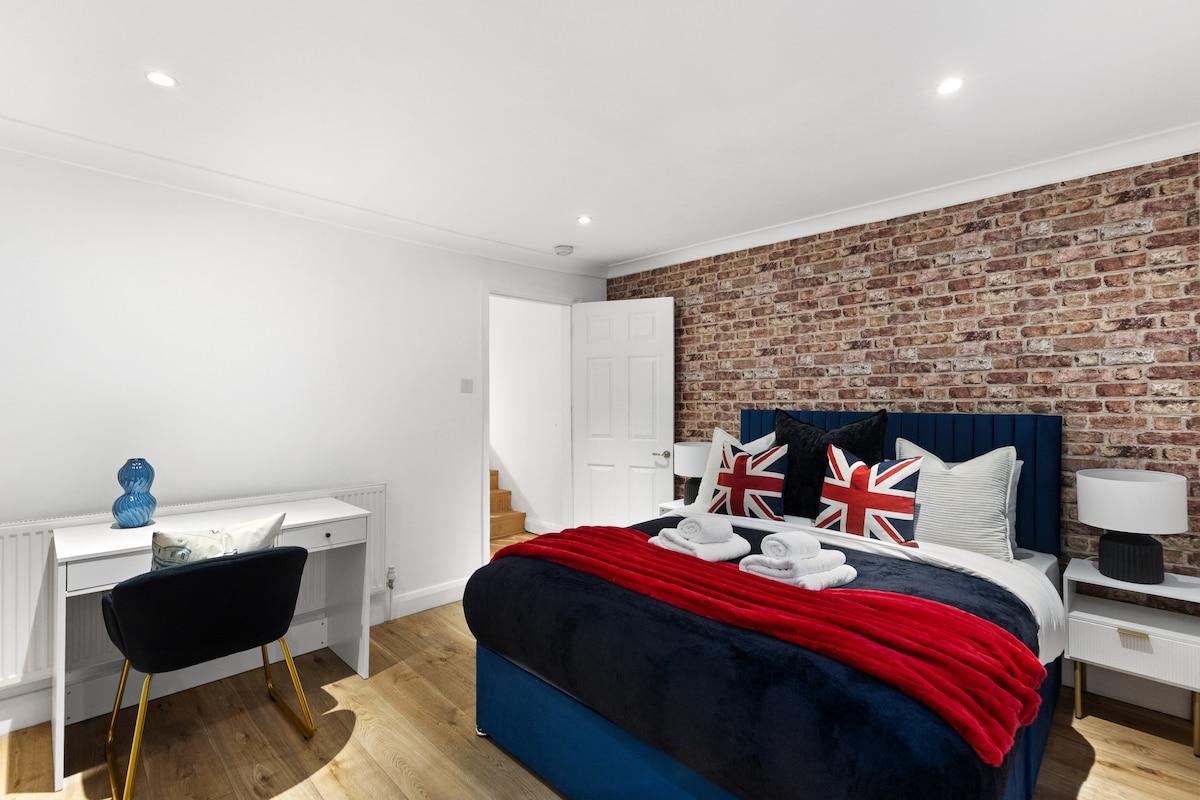 Trendy Split Level Apartment Shepherd Bush +Garden6