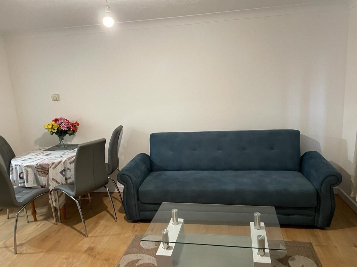 Charming Escape: 2BR Home with Parking4