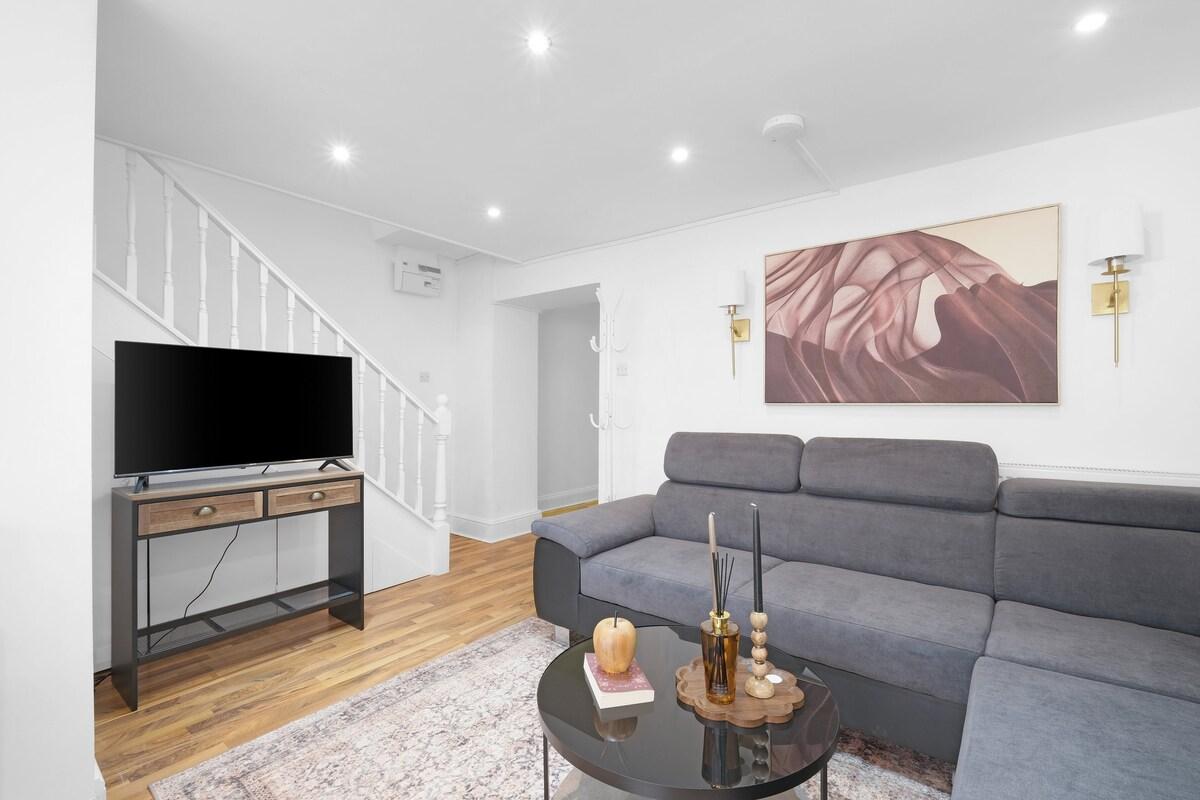 Luxury 3BR 2BA w/Hot Tub & Garden by King's Cross2