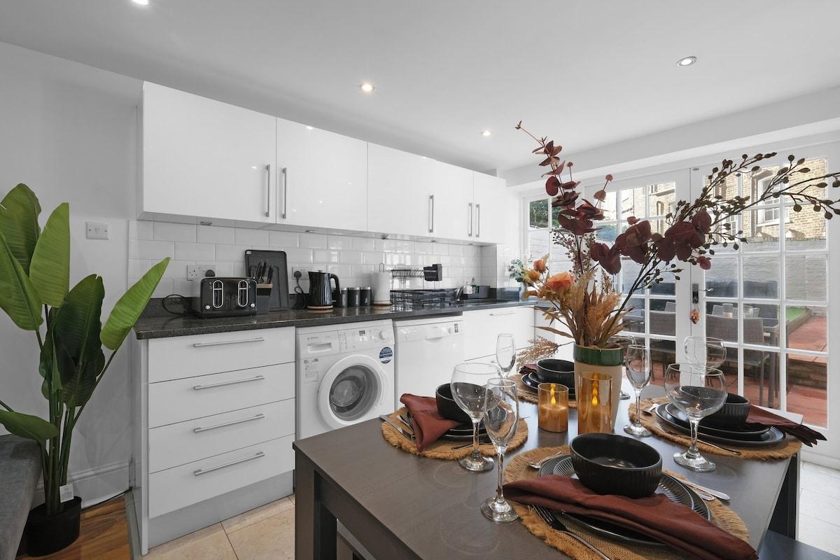 Luxury 3BR 2BA w/Hot Tub & Garden by King's Cross6