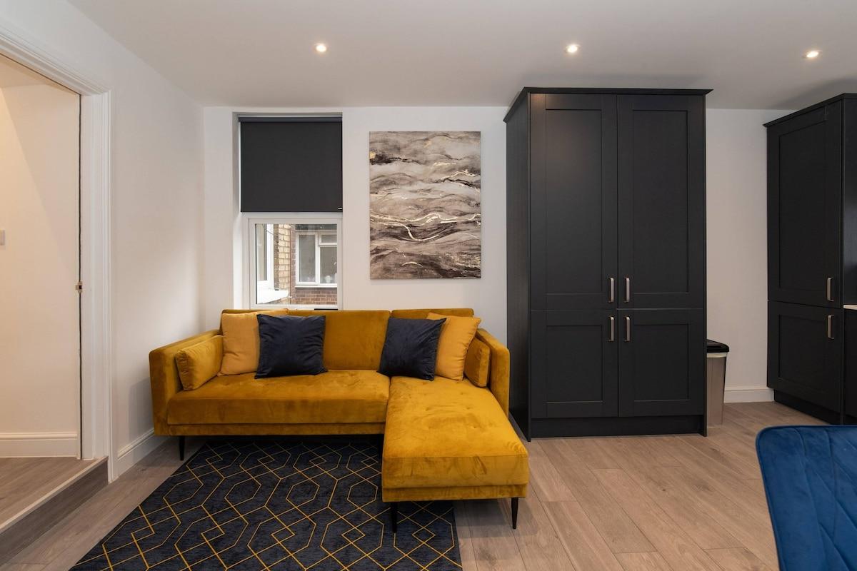 Woodside Park 3 Bedroom and 1 Bathroom Apt. A1