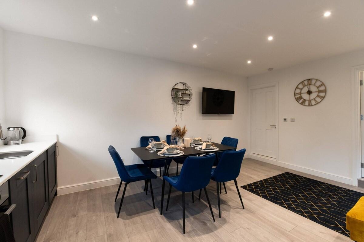 Woodside Park 3 Bedroom and 1 Bathroom Apt. A4