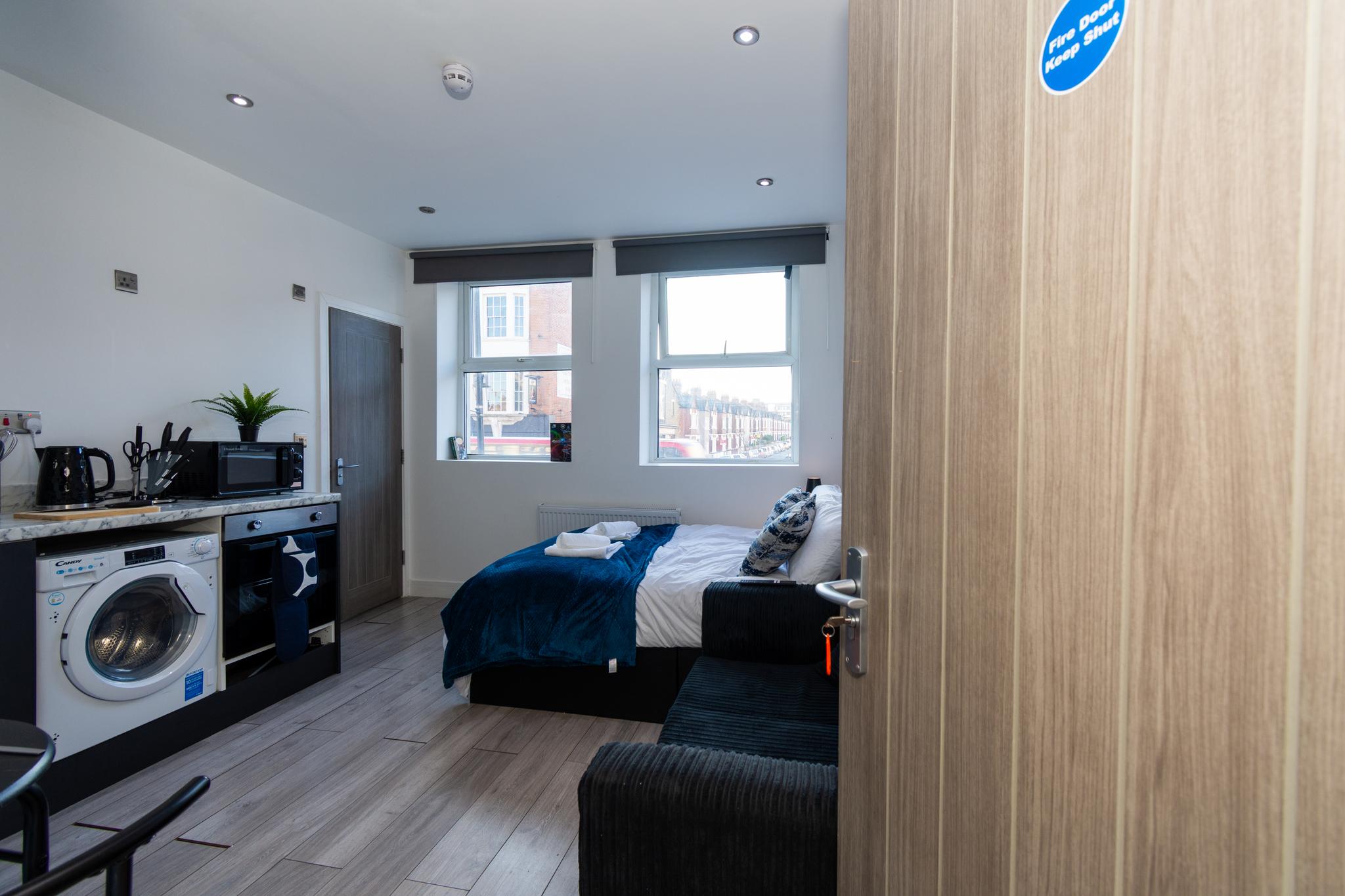 Elite Penthouse Studio! 5 mins to Tooting Train3