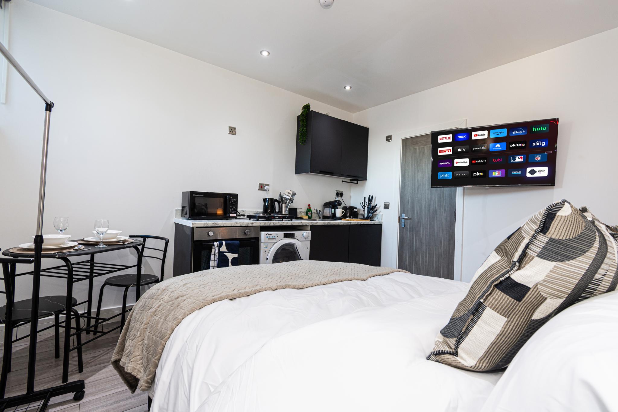 Elite Penthouse Studio! 5 mins to Tooting Train5