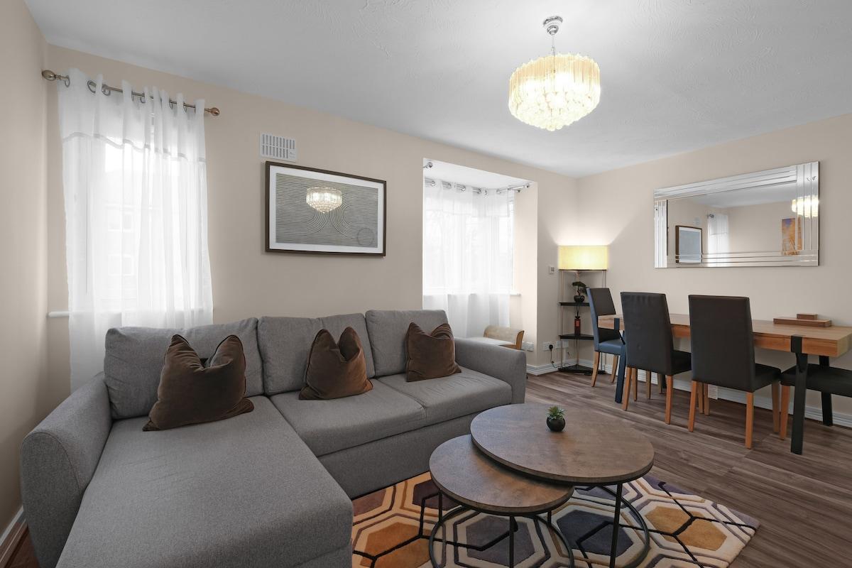 Modern 1 Bedroom Apt. in Streatham with Parking1