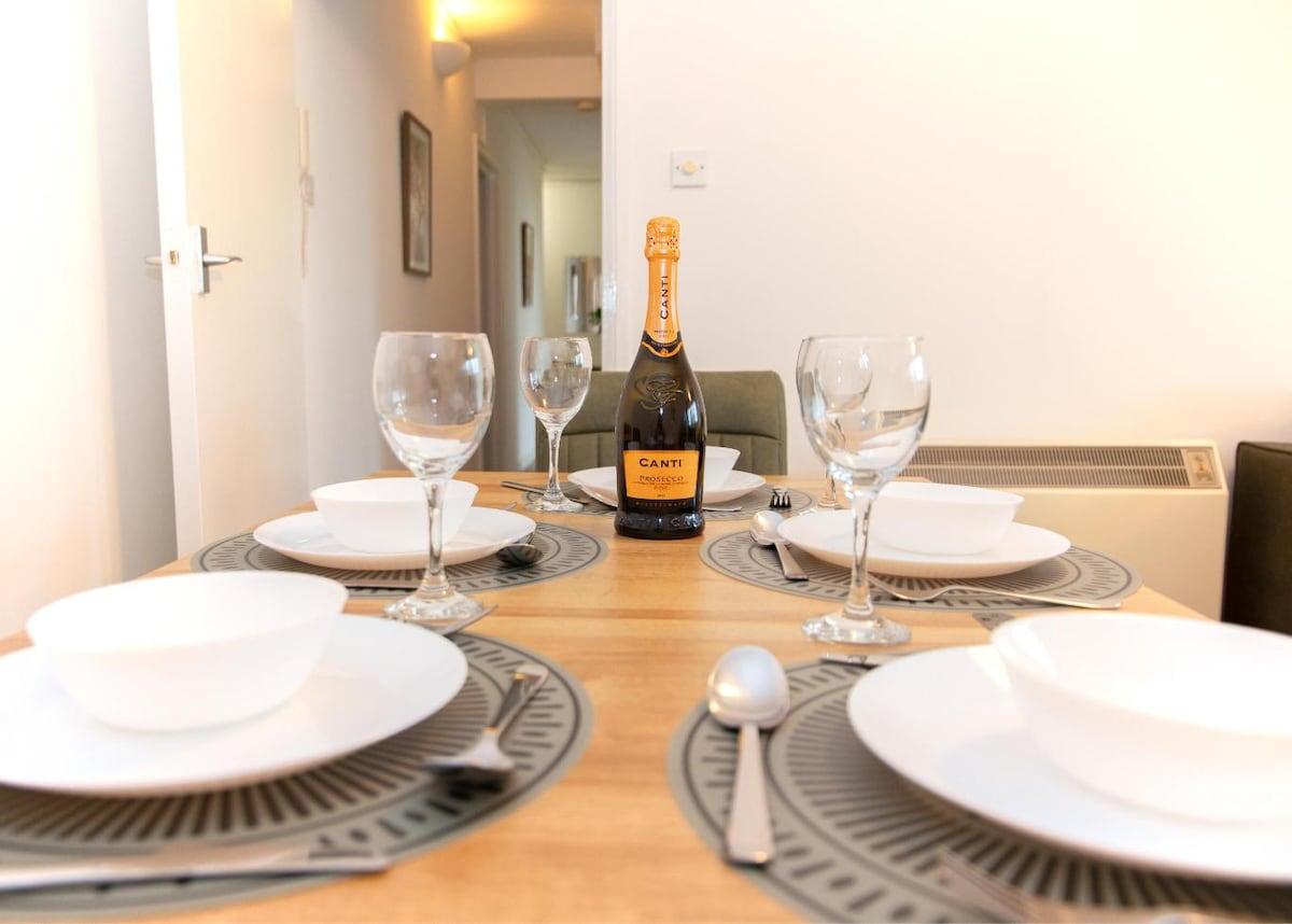 Fantastic 2 Bedroom Apartment - close to Emirates4