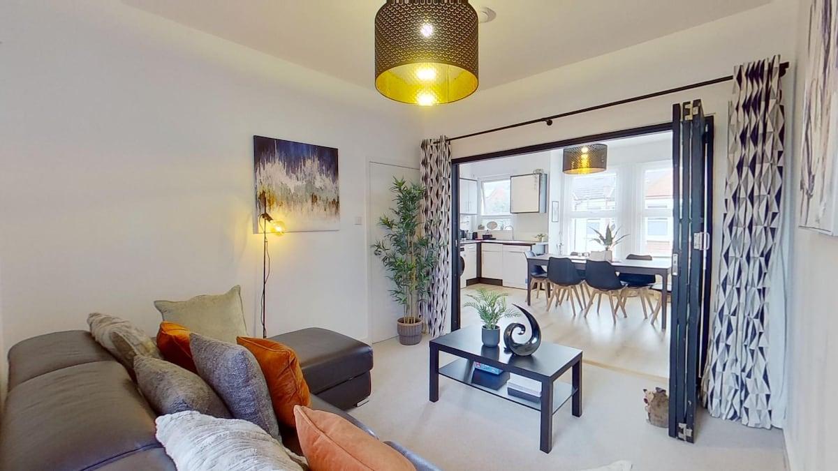 Chic Apartment with Sofa Bed & Netflix1