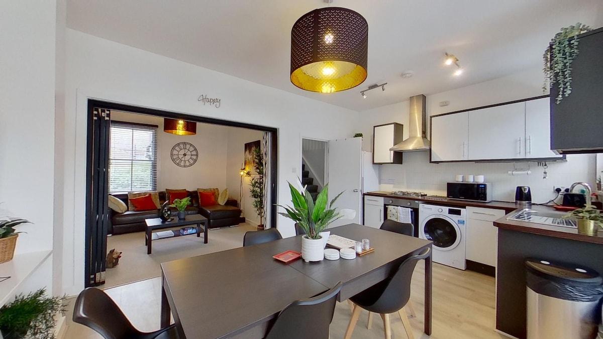 Chic Apartment with Sofa Bed & Netflix5