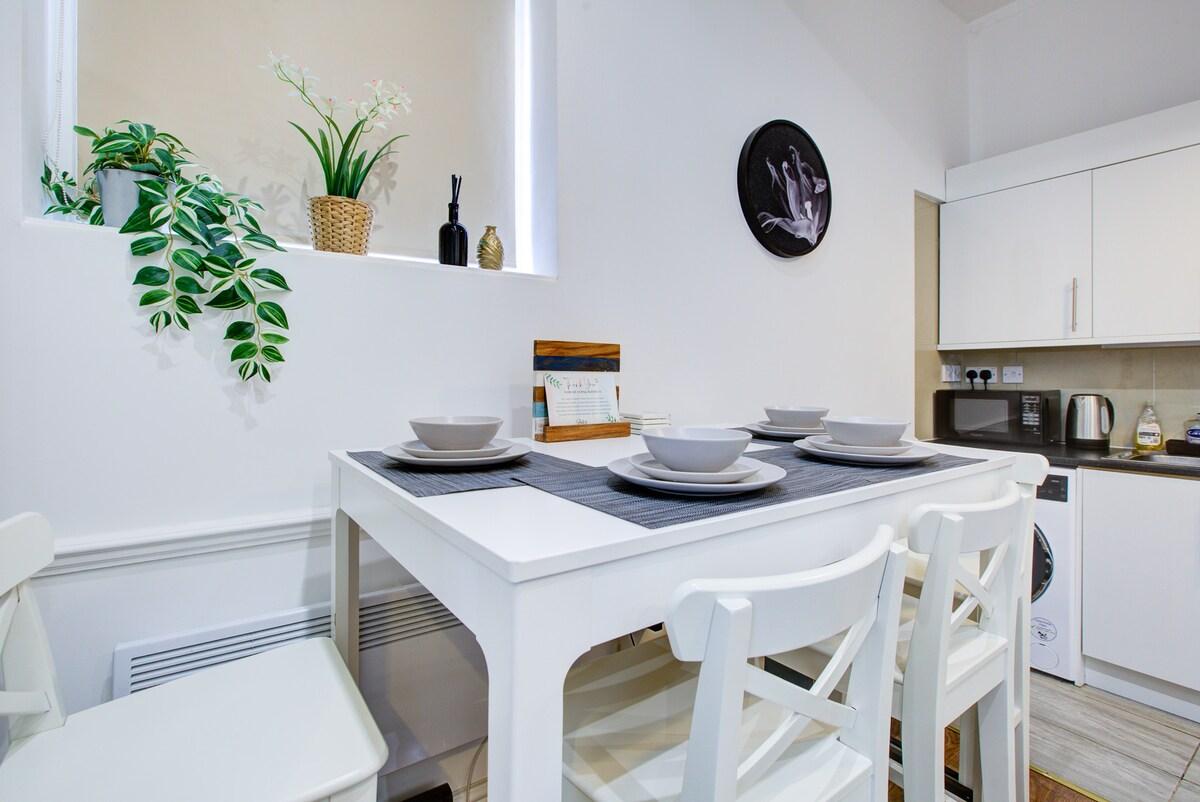 Modern 2BR Apartment 02 with Parking in Greenwich2