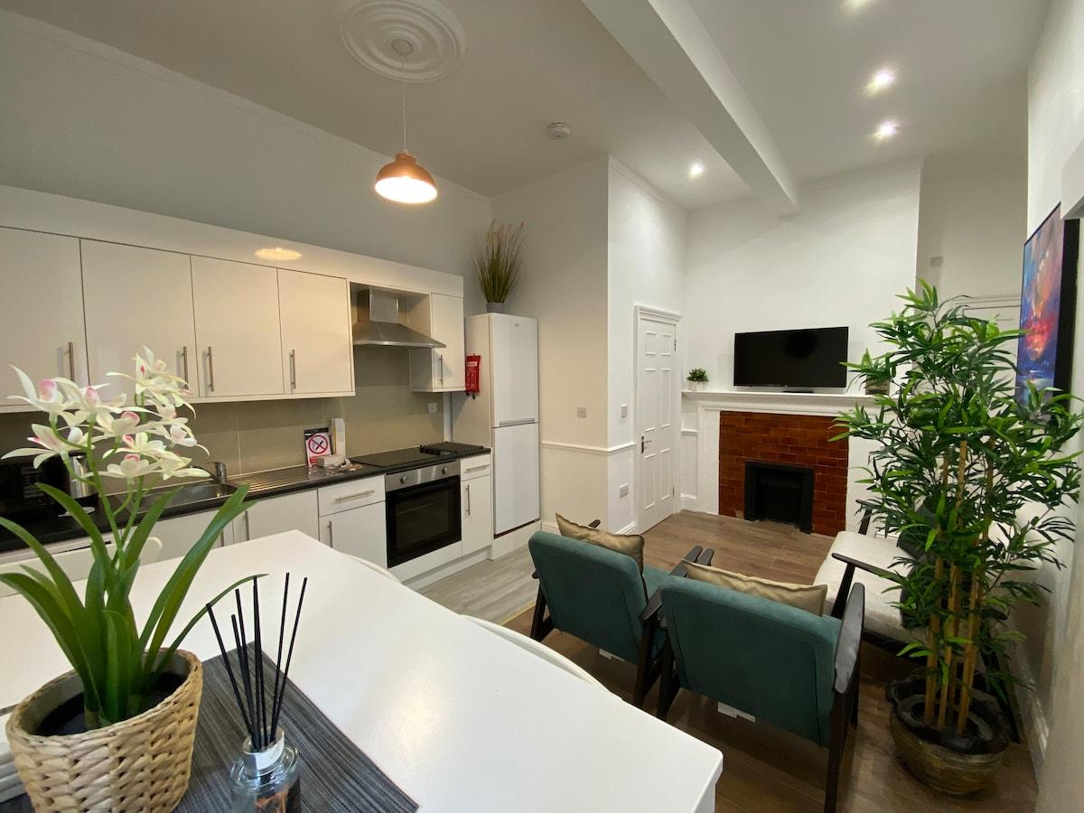 Modern 2BR Apartment 02 with Parking in Greenwich3