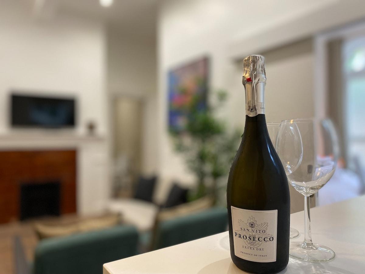 Modern 2BR Apartment 02 with Parking in Greenwich4