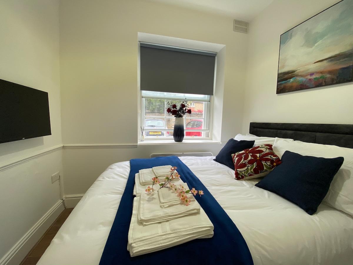 Modern 2BR Apartment 02 with Parking in Greenwich6