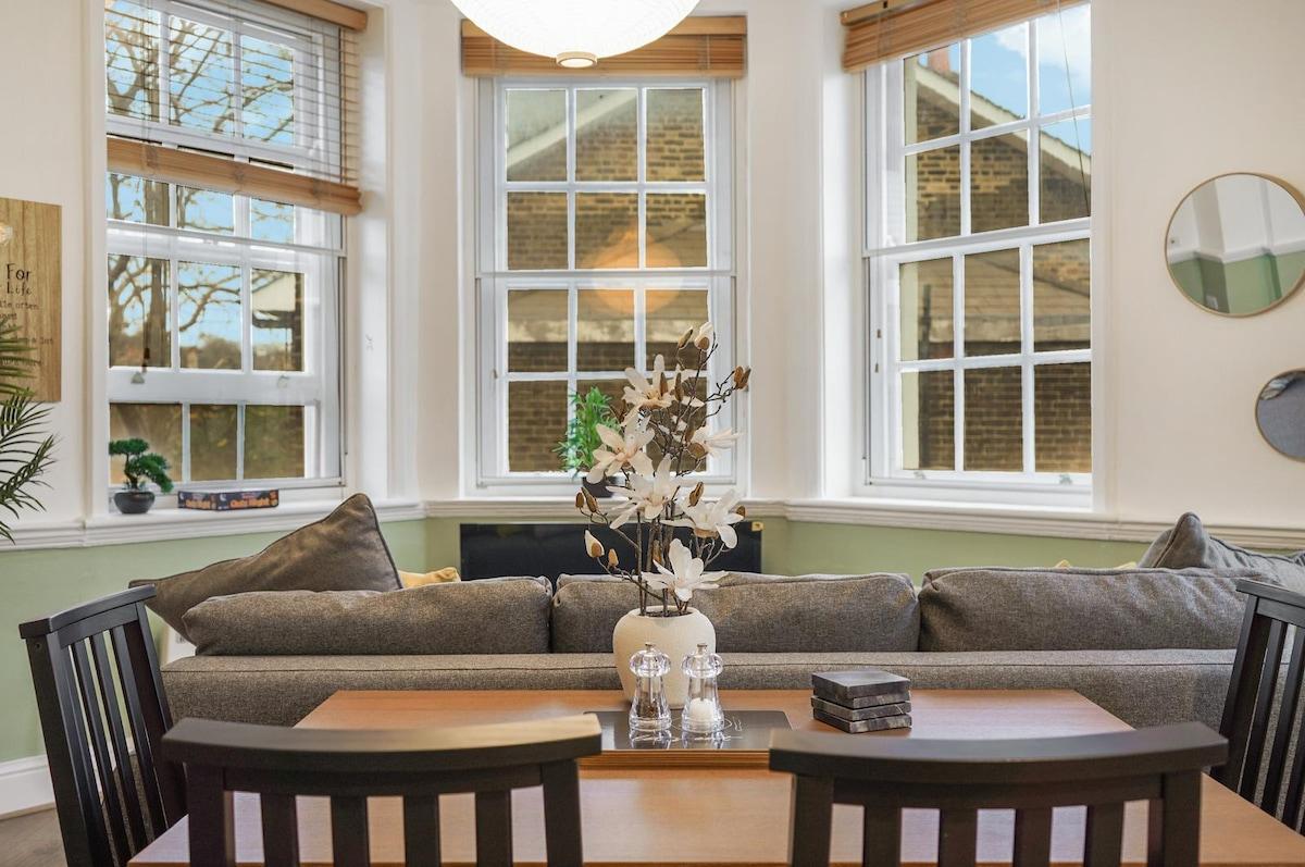 Modern 2 Bedroom Apt 06 with Parking in Greenwich3