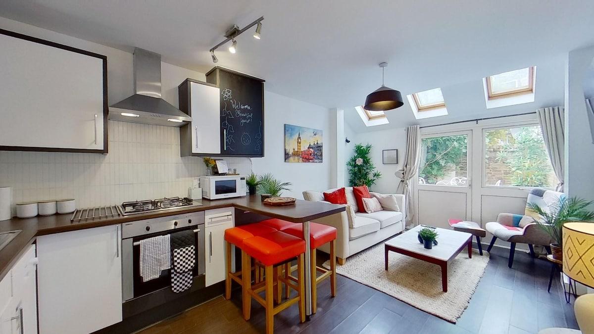 Charming 2-Bedroom Apartment with Netflix & Wi-Fi2