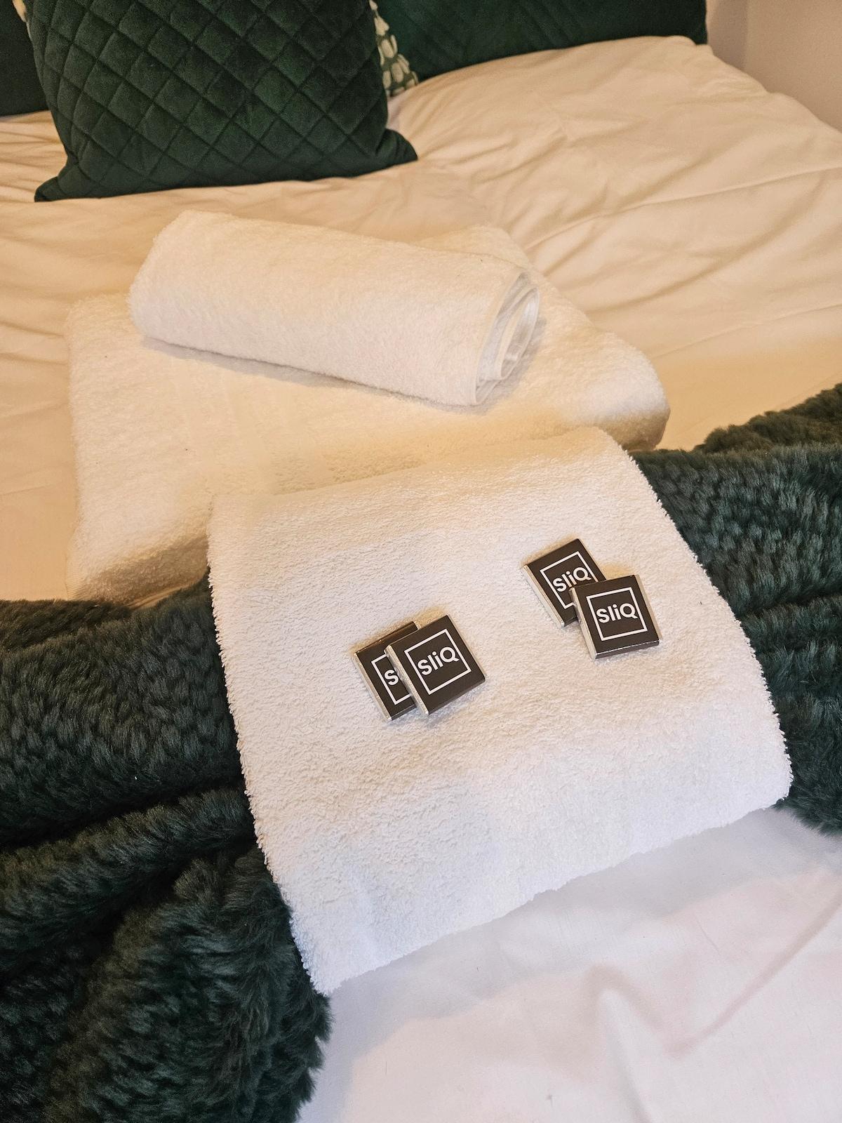 Charming 2-Bedroom Apartment with Netflix & Wi-Fi6