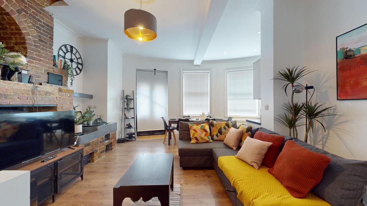 Modern 2 Bedroom Apt. 01 with Parking in Greenwich1