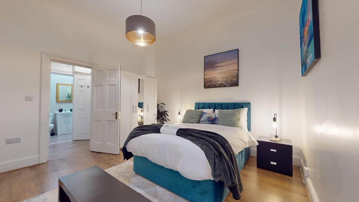 Modern 2 Bedroom Apt. 01 with Parking in Greenwich6