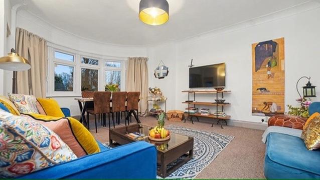 Mill Hill Duplex | 3BR · Balcony · London 28 Mins