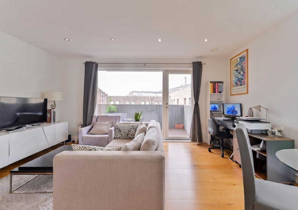 Modern & Cosy 2 Bed - Lift Access, Zone1, Balcony3