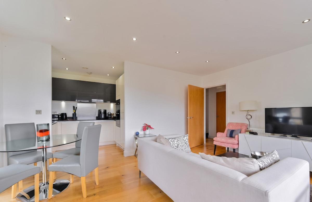 Modern & Cosy 2 Bed - Lift Access, Zone1, Balcony4