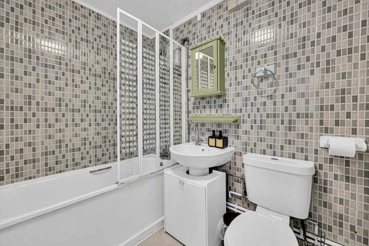 Modern Apartment in Dalston | Central Location5