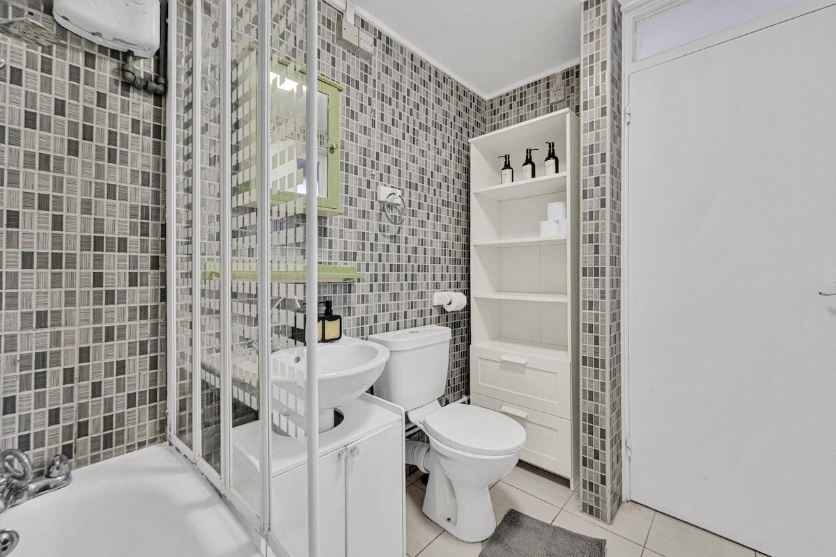 Modern Apartment in Dalston | Central Location6