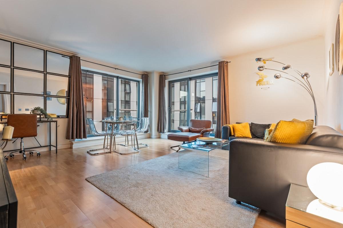 Chic 2 Bed | Free Underground Parking, Sleeps 65