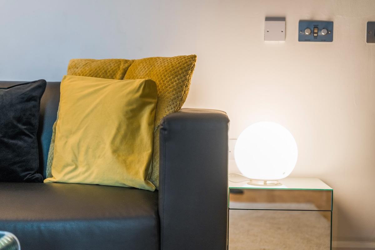 Chic 2 Bed | Free Underground Parking, Sleeps 66