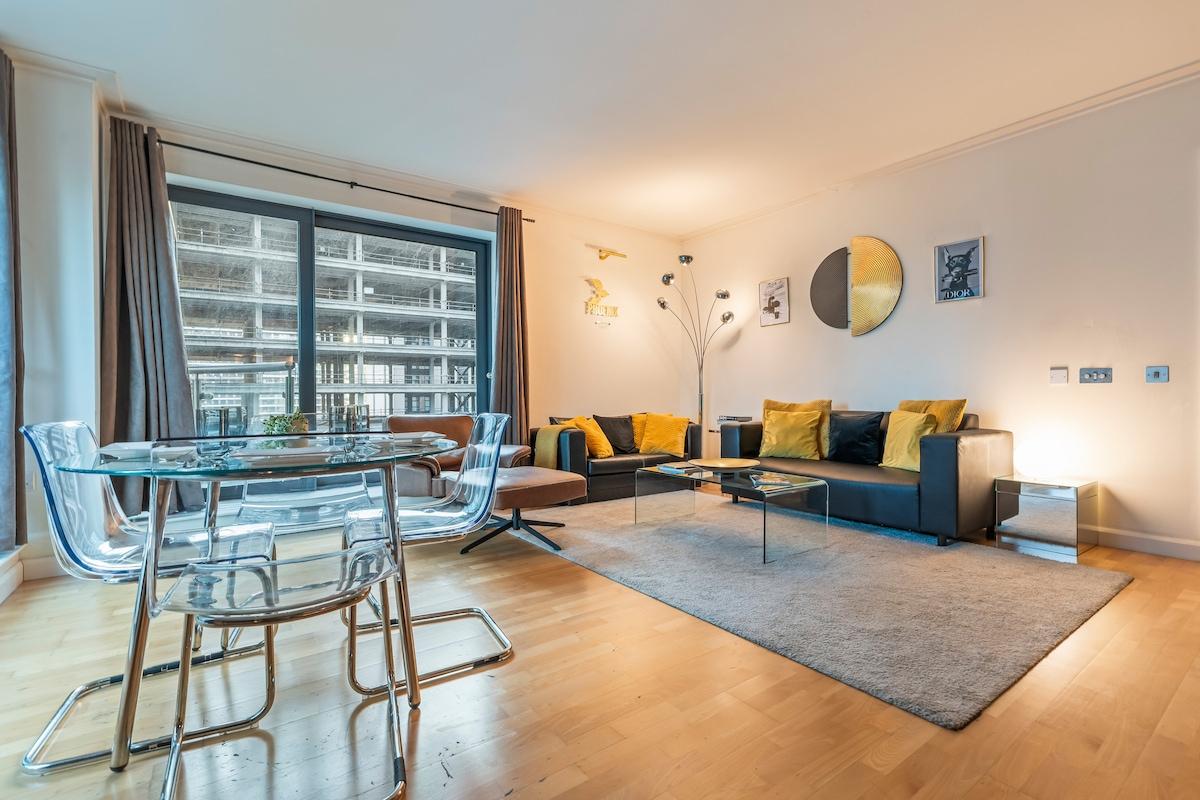 Chic 2 Bed | Free Underground Parking, Sleeps 62