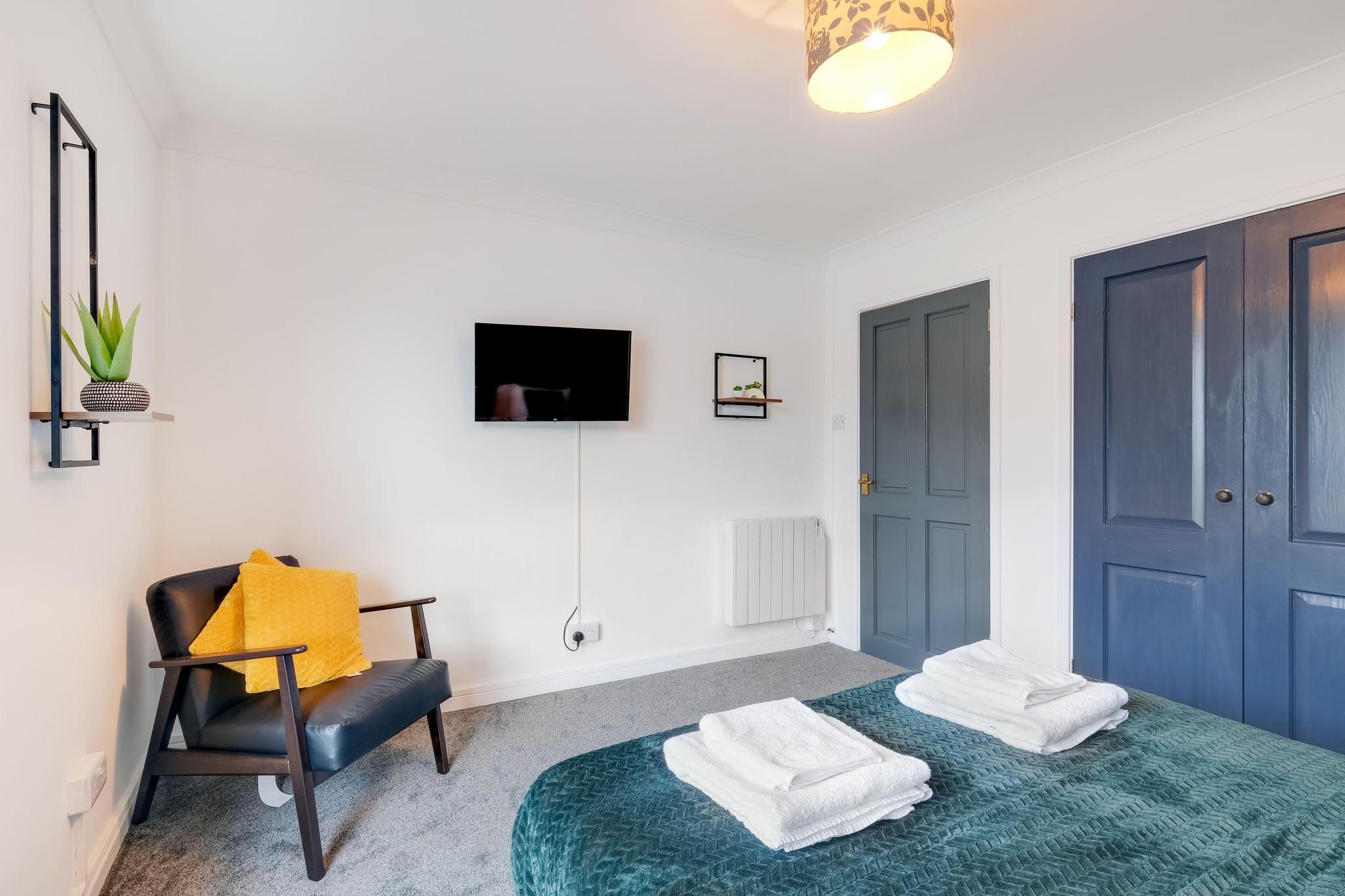 Modern One Bedroom House, Welsh Harp, NW London5
