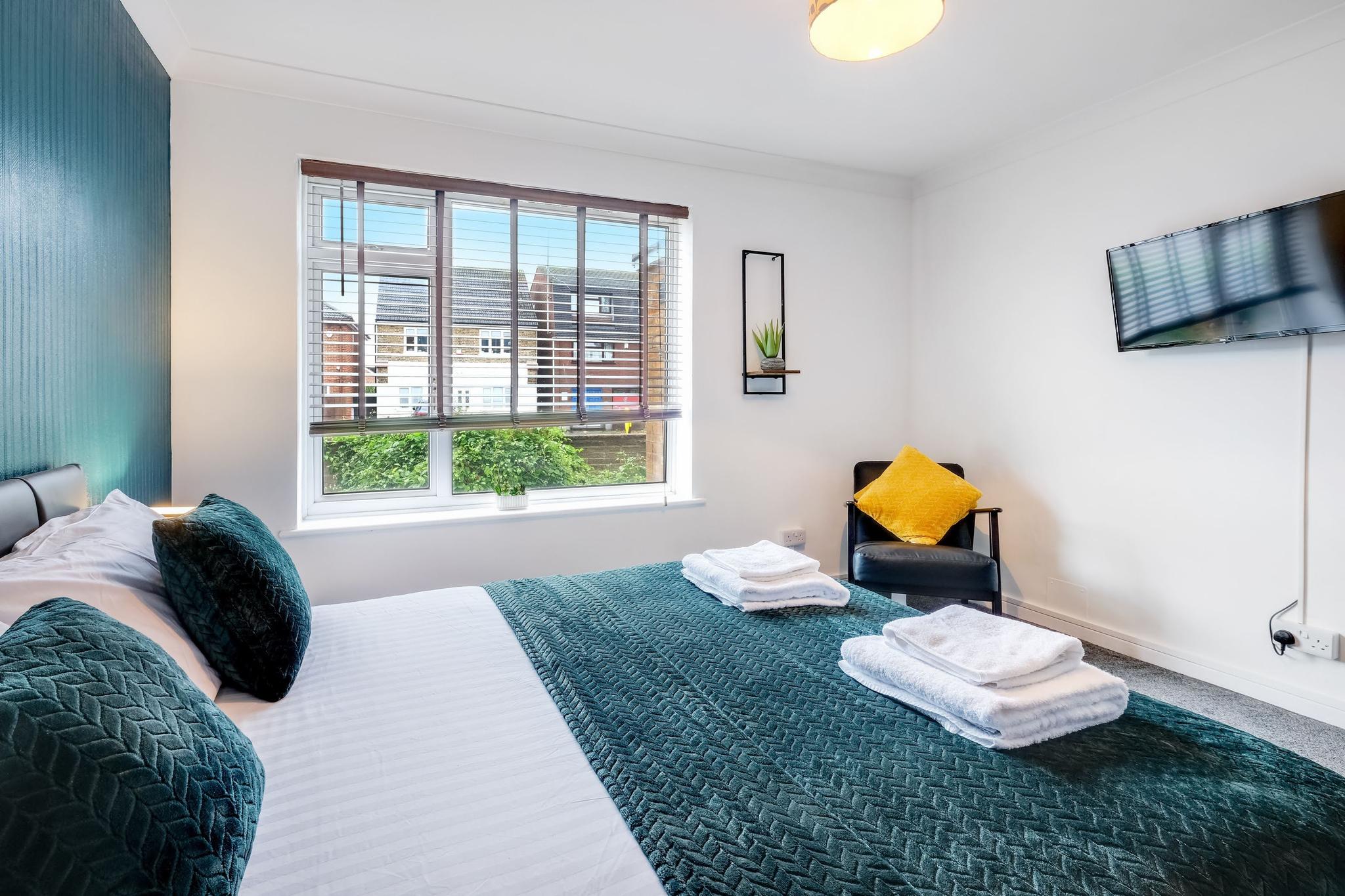 Modern One Bedroom House, Welsh Harp, NW London3