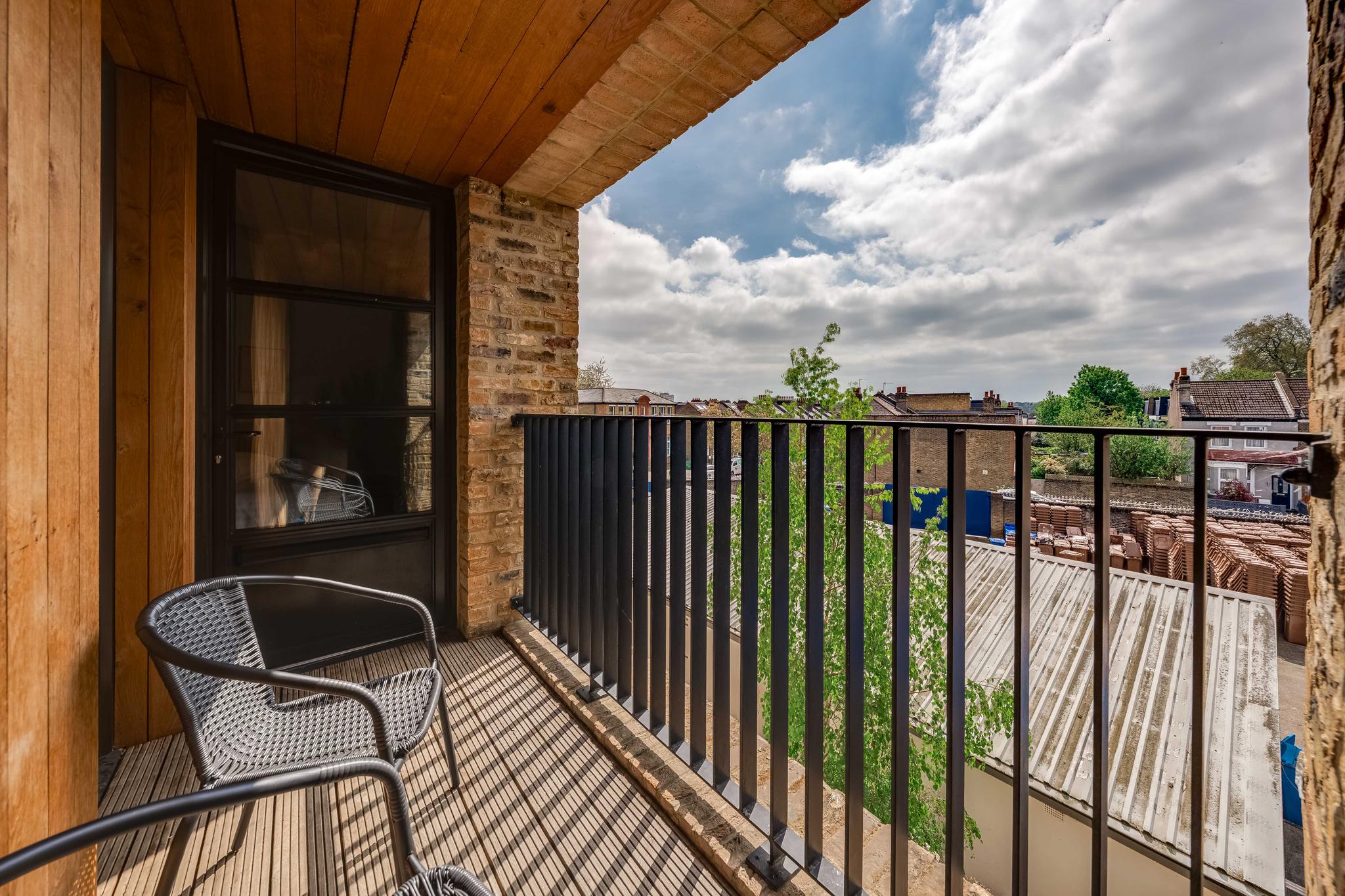 Luxe Penthouse w/ Balcony & Parking Near Greenwich2