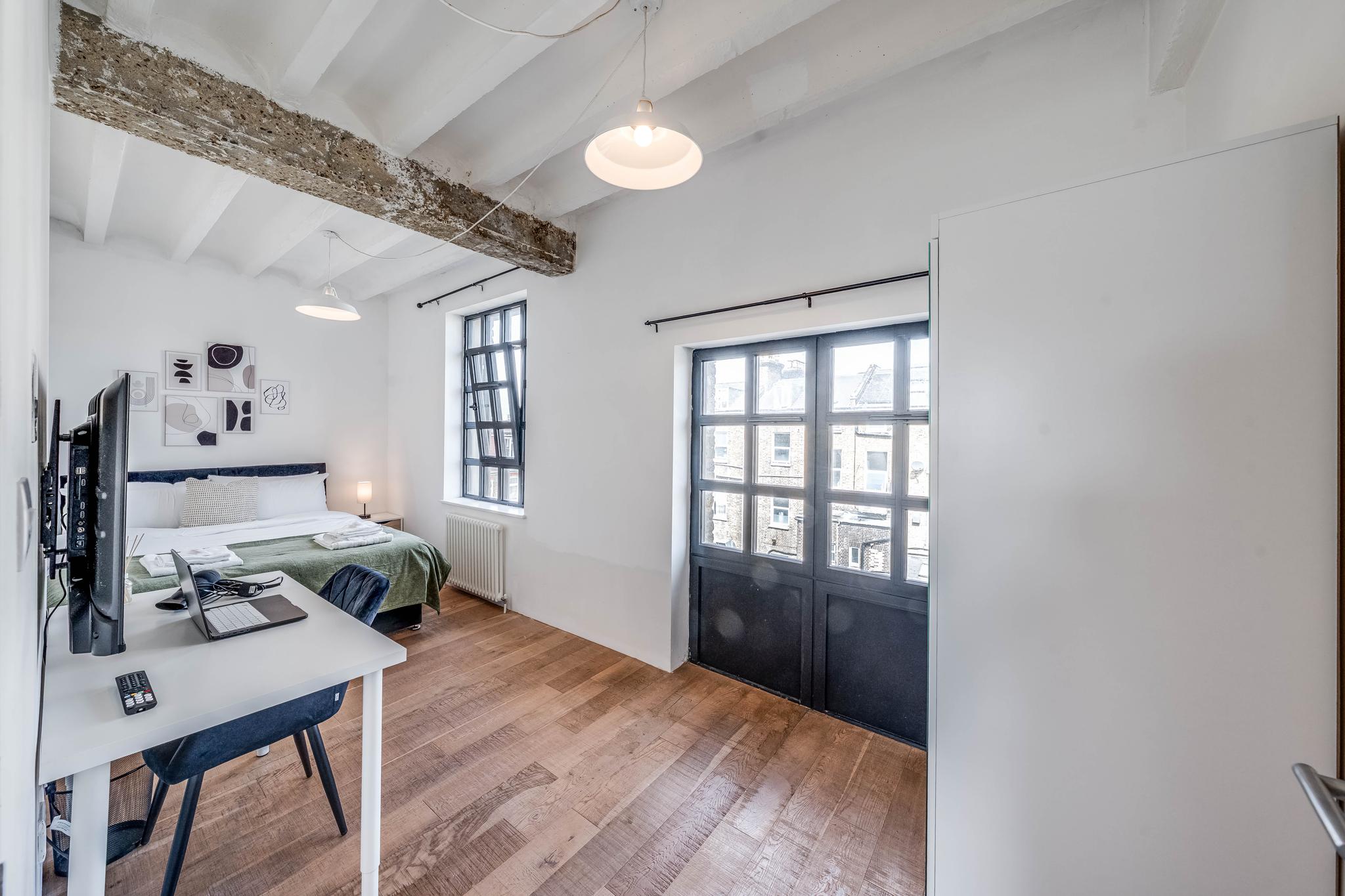 Luxe Penthouse w/ Balcony & Parking Near Greenwich3